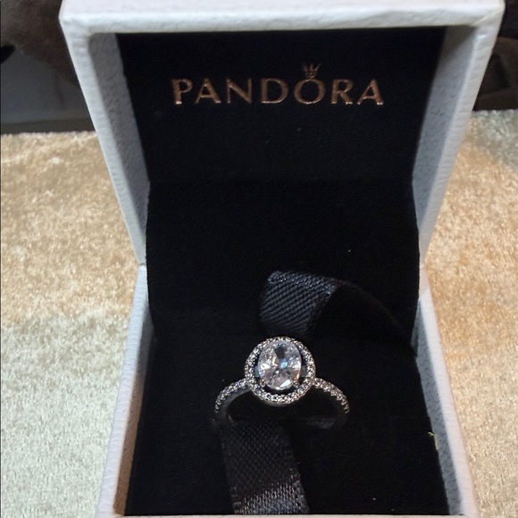 Pandoras Oval Sparkling Halo Statement Ring in Sterling Silver size 6